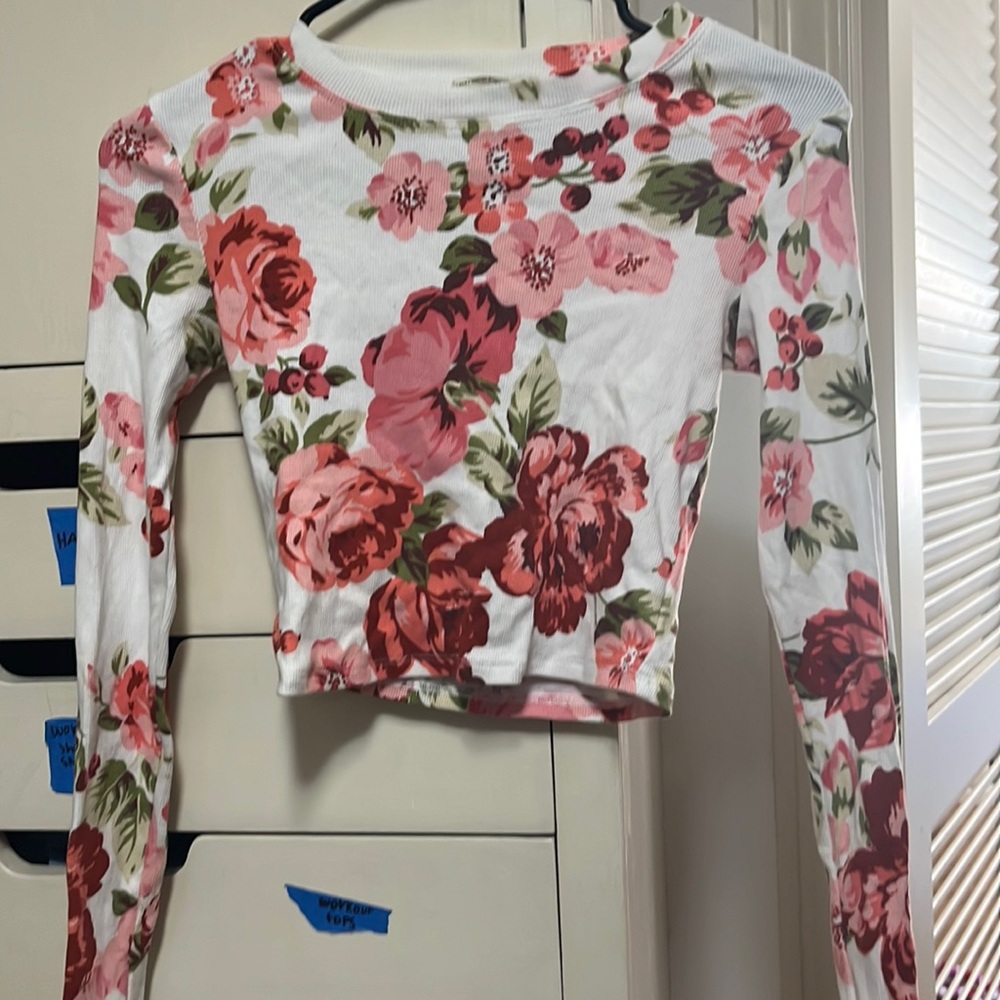 Urban Outfitters Long Sleeve Crop!